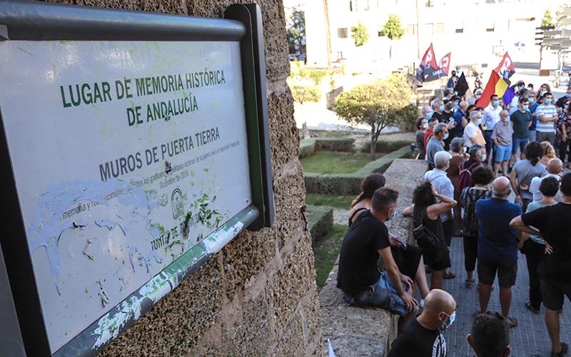 Un pasado acto memorialista en las Puertas de Tierra / FOTO: Eulogio García