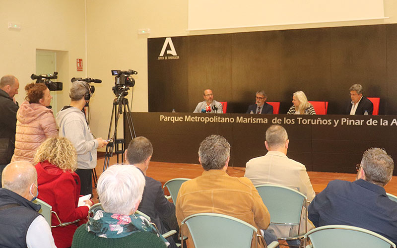 Presentando las actividades en la Casa de los Toruños