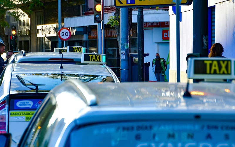 Una de las paradas de taxi en la ciudad / FOTO: Eulogio García