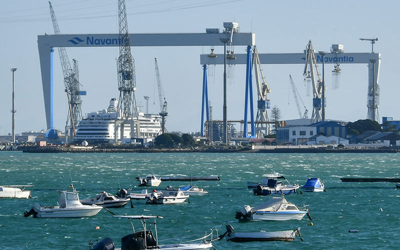 Matagorda acogiendo a un crucero en sus diques / FOTO: Eulogio García