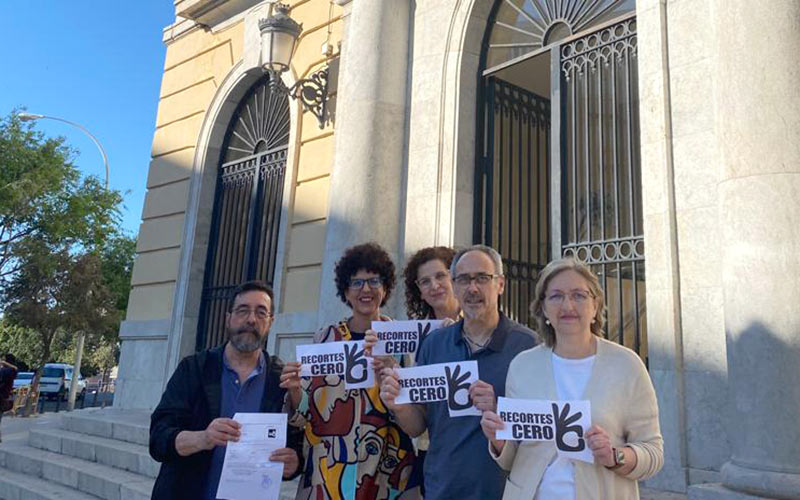 Representantes de Recortes Cero presentando su candidatura en Cádiz