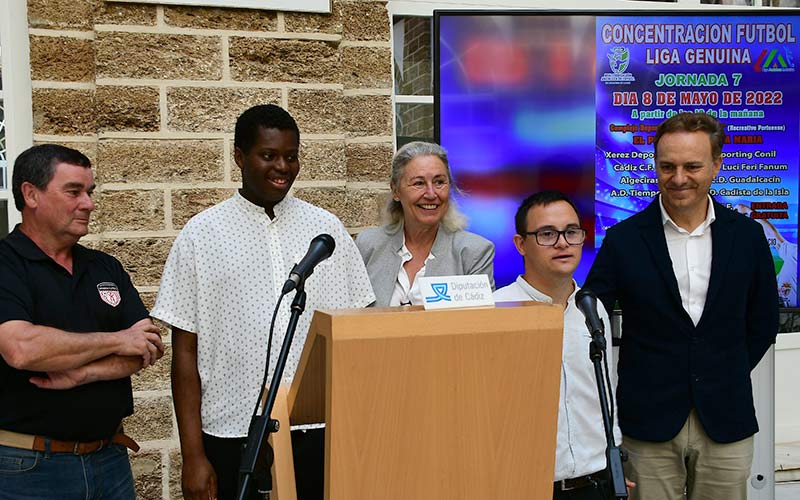 Presentando la concentración futbolística en la Diputación / FOTO: Eulogio García