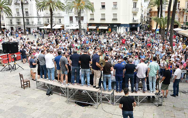 Tangos y empanadas en la plaza de la Catedral / FOTO: Eulogio García