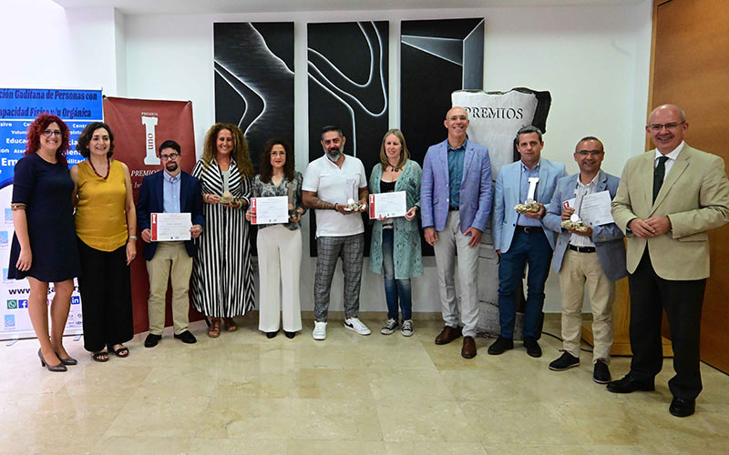 Foto de familia tras la entrega de premios