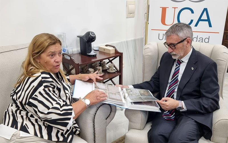 El rector ha recibido a la arqueóloga María Luisa Lavado / FOTO: UCA