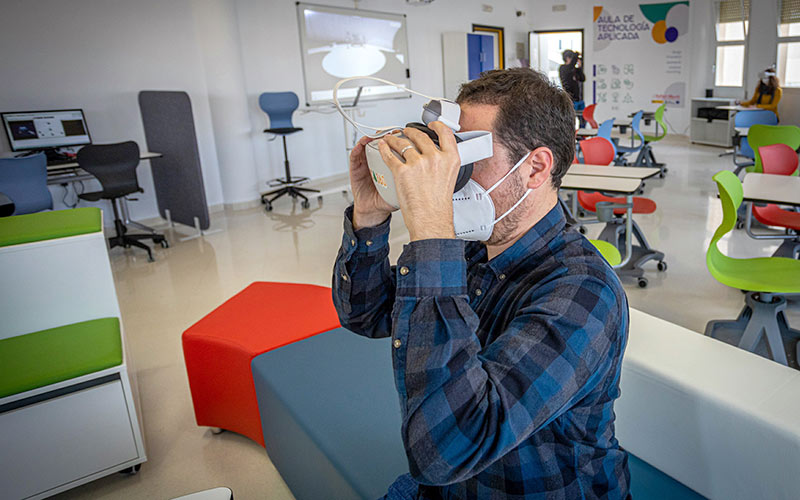 Una de las aulas modernizadas del IES Alberti de Cádiz / FOTO: Eulogio García