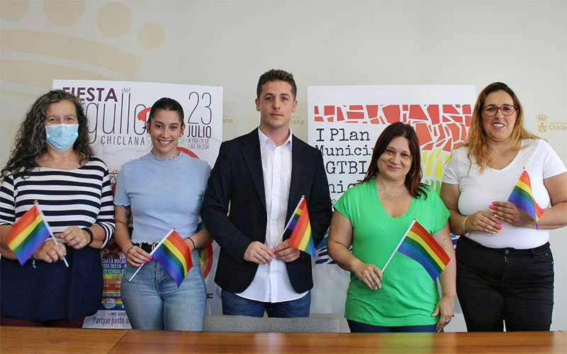 En la fiesta del Orgullo se regalarán banderas arcoíris / FOTO: Ayto.