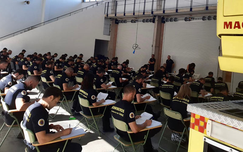 Los 'nuevos' bomberos examinándose días atrás / FOTO: CBPC