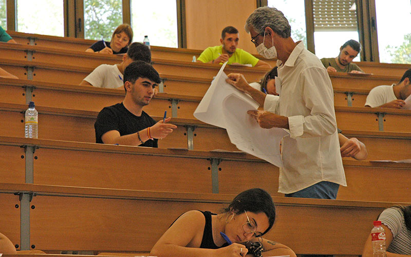 En pleno examen en la Facultad de Medicina / FOTO: UCA