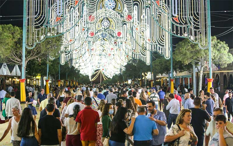 Una de las jornadas nocturnas en la zona de casetas / FOTO: Ayto.