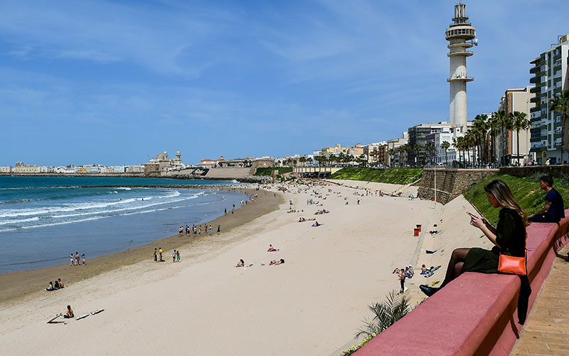 Vista de Santa María del Mar desde el paseo marítimo / FOTO: Eulogio García