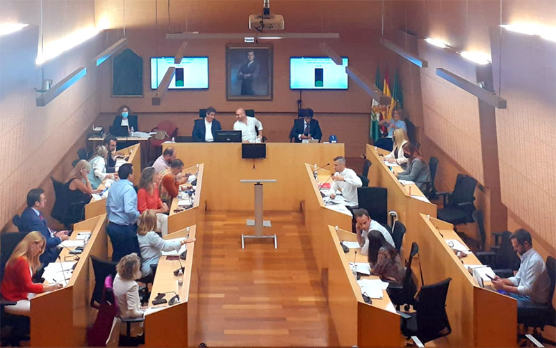 Un voto de Vox permite que PP y Cs saquen adelante su primer presupuesto en El Puerto; “no vale para nada”, lamenta la oposición
