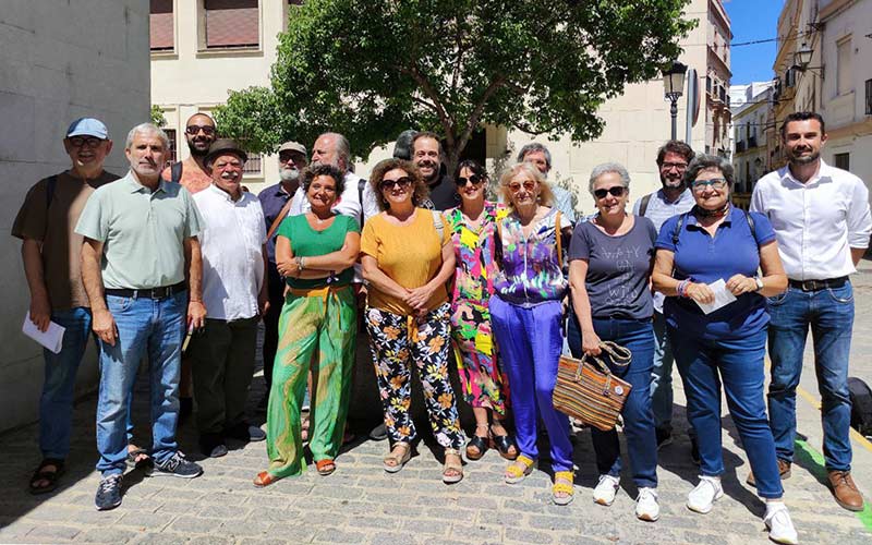 Integrantes de Ganar Cádiz, IU y Podemos, en su convocatoria en La Merced