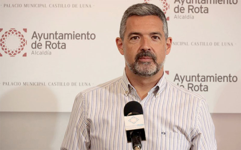 El alcalde ofreciendo detalles de los proyectos en rueda de prensa / FOTO: Ayto.