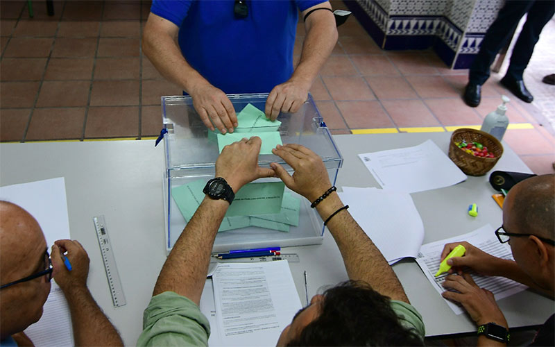 Votando en Cádiz / FOTO: Eulogio García