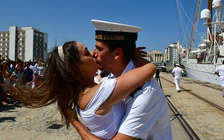 El beso más esperado casi seis meses después / FOTO: Eulogio García