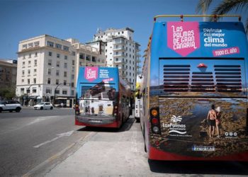Promoción canaria en los buses turísticos de Cádiz / FOTO: Ayto.