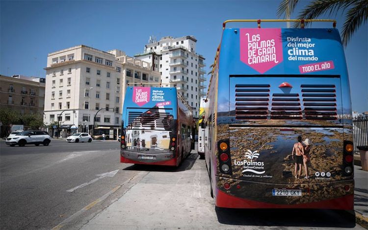 Promoción canaria en los buses turísticos de Cádiz / FOTO: Ayto.