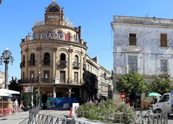 El reloj levantado entre las calles Larga y Santa María / FOTO: Ayto.
