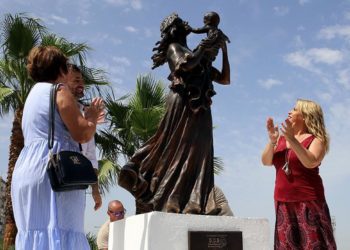 Ángel Pantoja es el autor de la escultura / FOTO: Ayto.