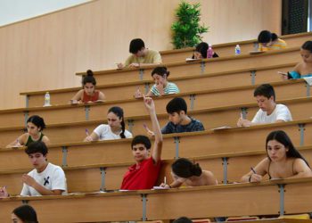 Uno de los exámenes en la Facultad de Medicina / FOTO: Eulogio García