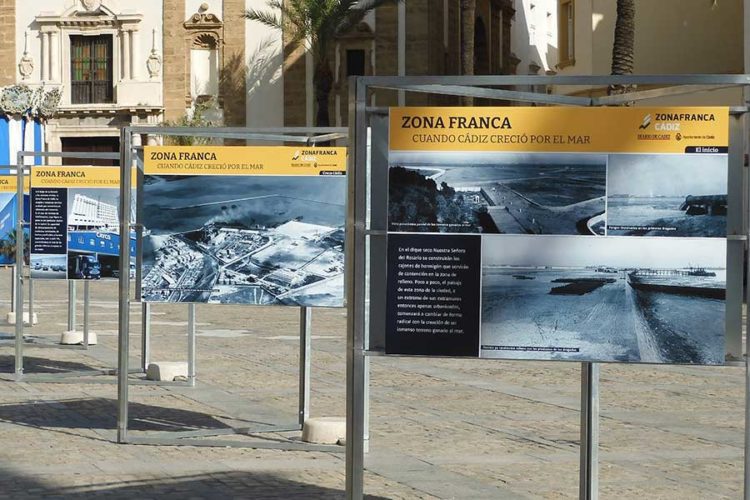 Una pasada exposición callejera de la Zona Franca / FOTO: Eulogio García