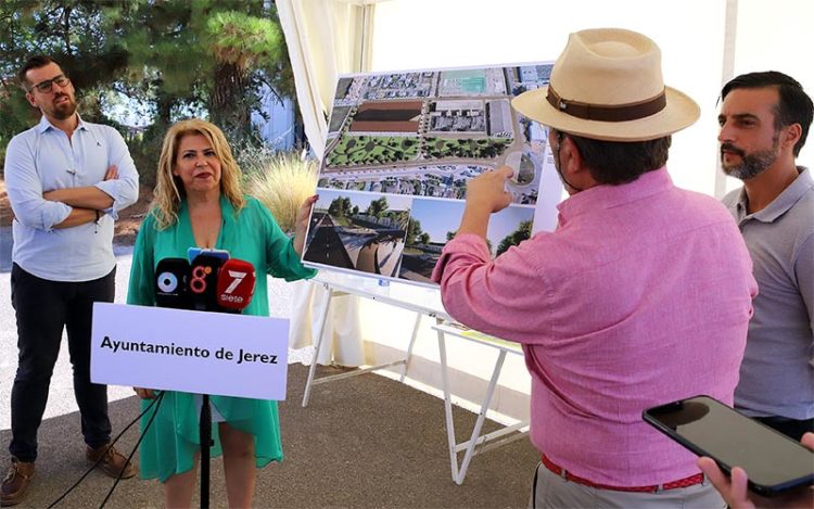 Presentando las obras que potenciarán el entorno / FOTO: Ayto.