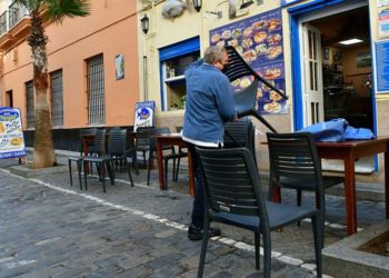 Montando una terraza en la Viña / FOTO: Eulogio García