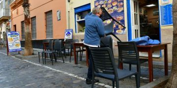 Montando una terraza en la Viña / FOTO: Eulogio García