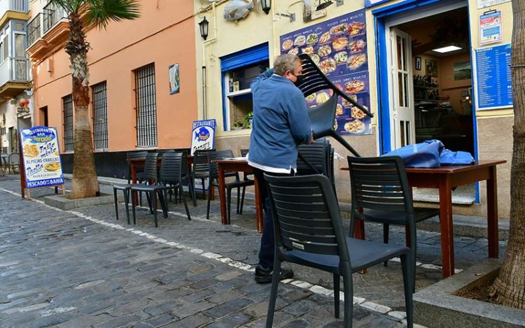 Montando una terraza en la Viña / FOTO: Eulogio García