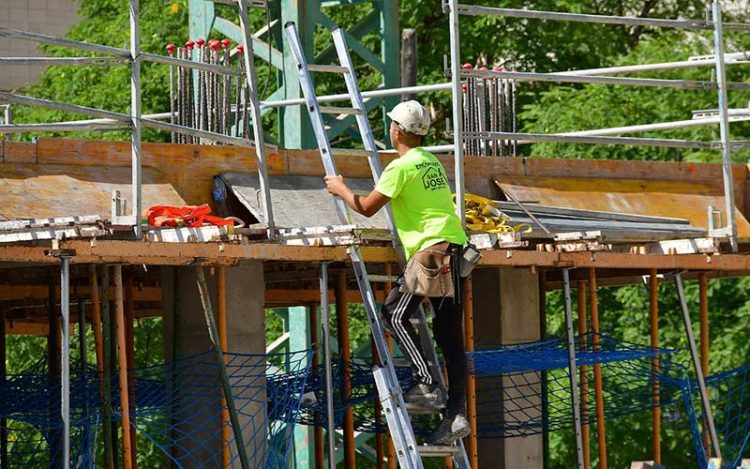 La construcción ha sido el único sector en Andalucía con subida del paro / FOTO: Eulogio García