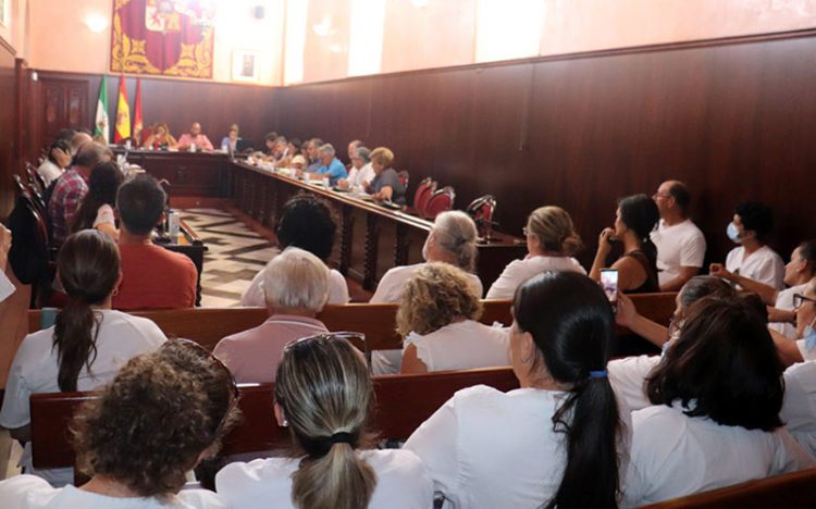 Trabajadoras del servicio pendientes del pleno / FOTO: Ayto.