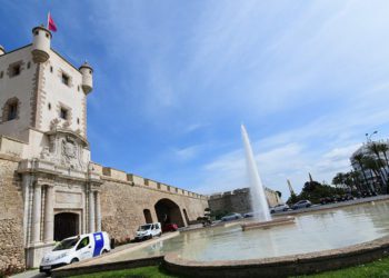 La vetusta fuente comienza su transformación este verano / FOTO: Eulogio García