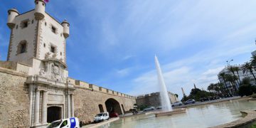 La vetusta fuente comienza su transformación este verano / FOTO: Eulogio García