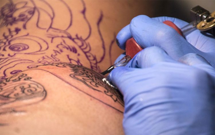 Se recomienda acudir a tatuadores de confianza / FOTO: pixabay