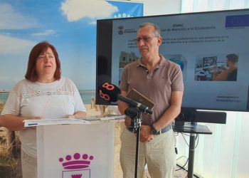 Verdier y el responsable del SOC presentando la iniciativa / FOTO: Ayto.