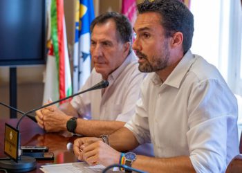 Vila presentando las jornadas junto a Chico / FOTO: Ayto.