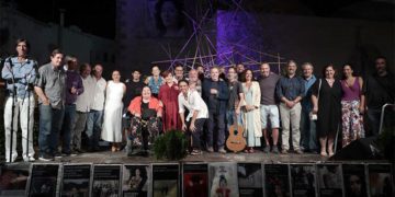 La foto de familia con todos los participantes en el escenario / FOTO: Ayto.