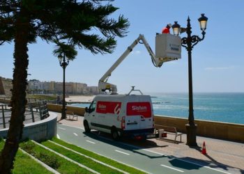 El Ayuntamiento implanta poco a poco más alumbrado led / FOTO: Eulogio García