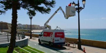 El Ayuntamiento implanta poco a poco más alumbrado led / FOTO: Eulogio García