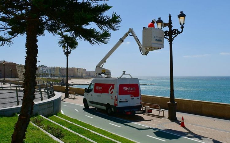 El Ayuntamiento implanta poco a poco más alumbrado led / FOTO: Eulogio García