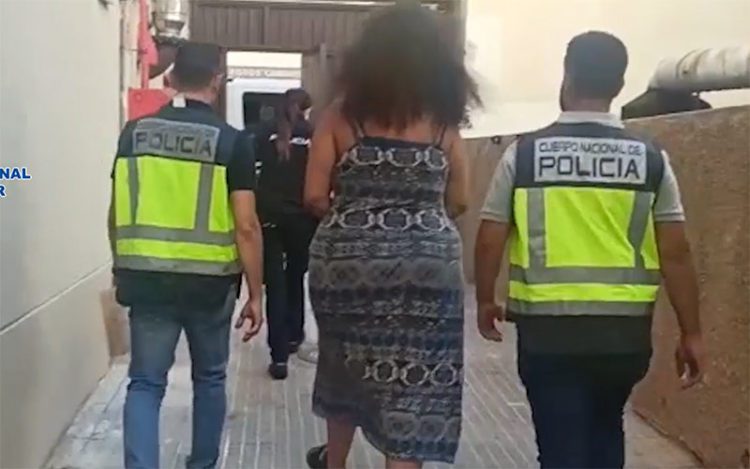 Momento de la detención de la pareja del presunto homicida / FOTO: Policía