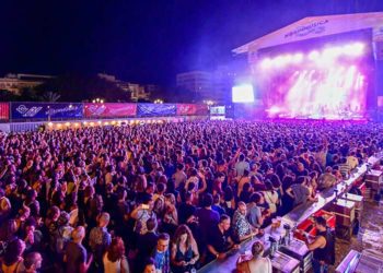 El recinto del muelle disfrutando con el último No Sin Música / FOTO: Eulogio García