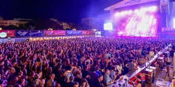 El recinto del muelle disfrutando con el último No Sin Música / FOTO: Eulogio García