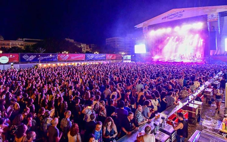 El recinto del muelle disfrutando con el último No Sin Música / FOTO: Eulogio García