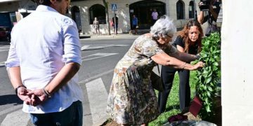 Un momento de la ofrenda floral / FOTO: Eulogio García