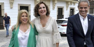 Recibiendo a la ministra a pie de calle / FOTO: Ayto.