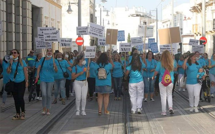 Trabajadoras manifestándose semanas atrás / FOTO: UGT