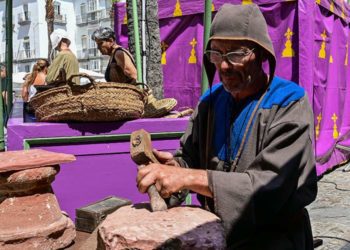 Uno de los talleres incluidos en el mercadillo / FOTO: Eulogio García