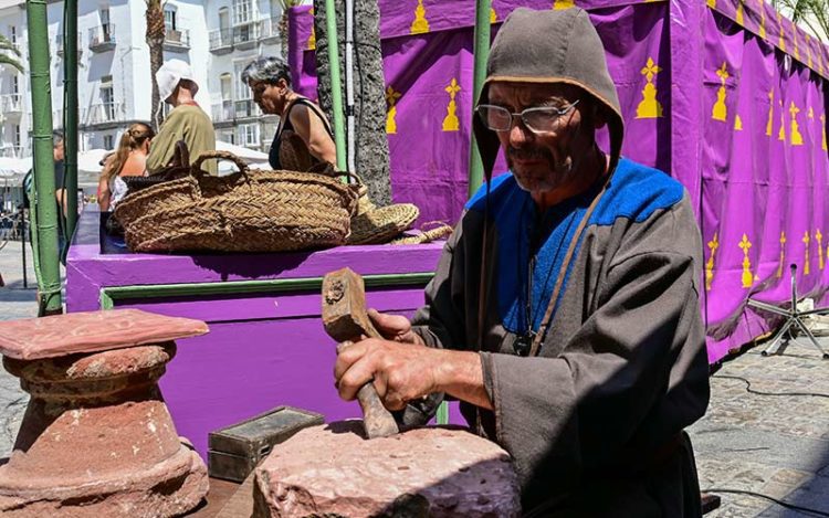 Uno de los talleres incluidos en el mercadillo / FOTO: Eulogio García